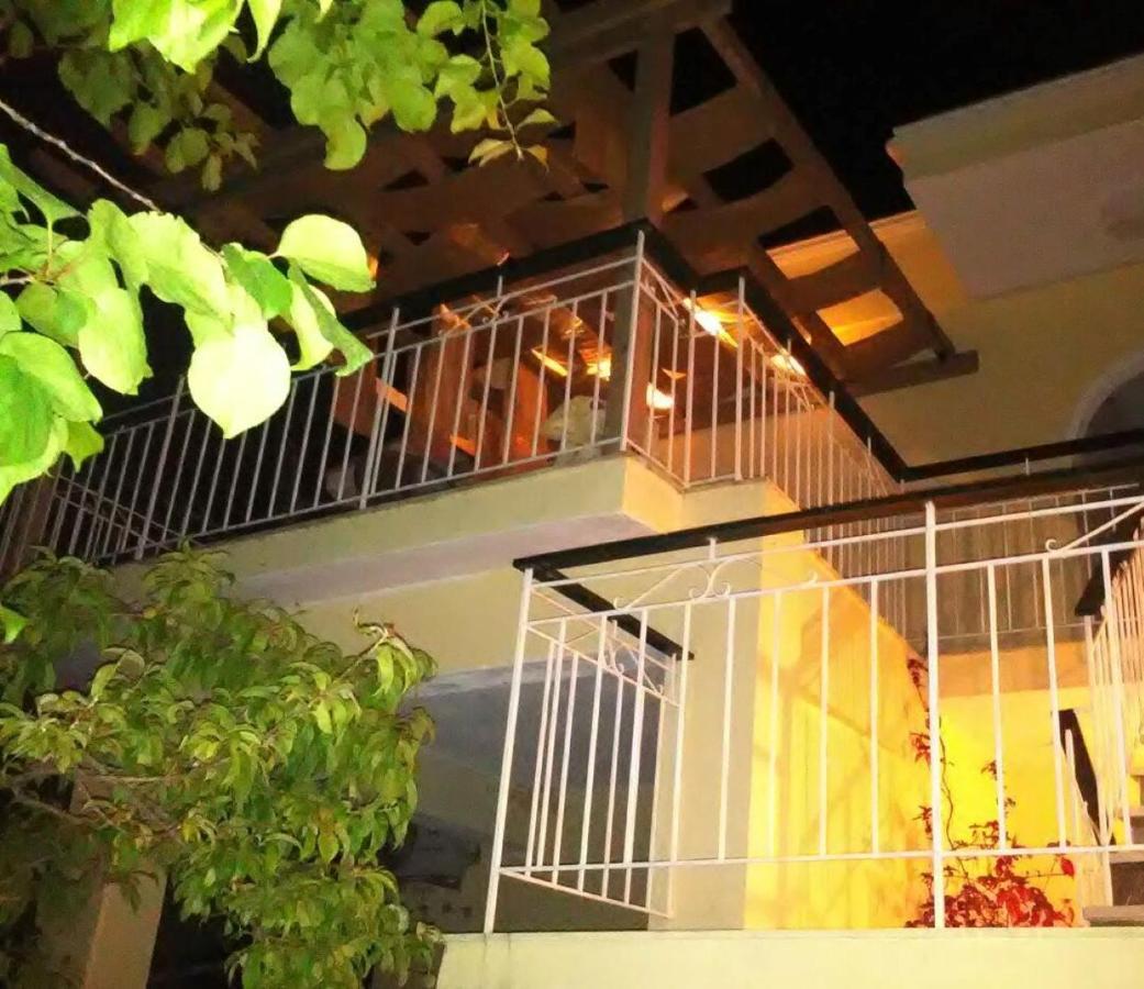 Elenas Garden Apartment *