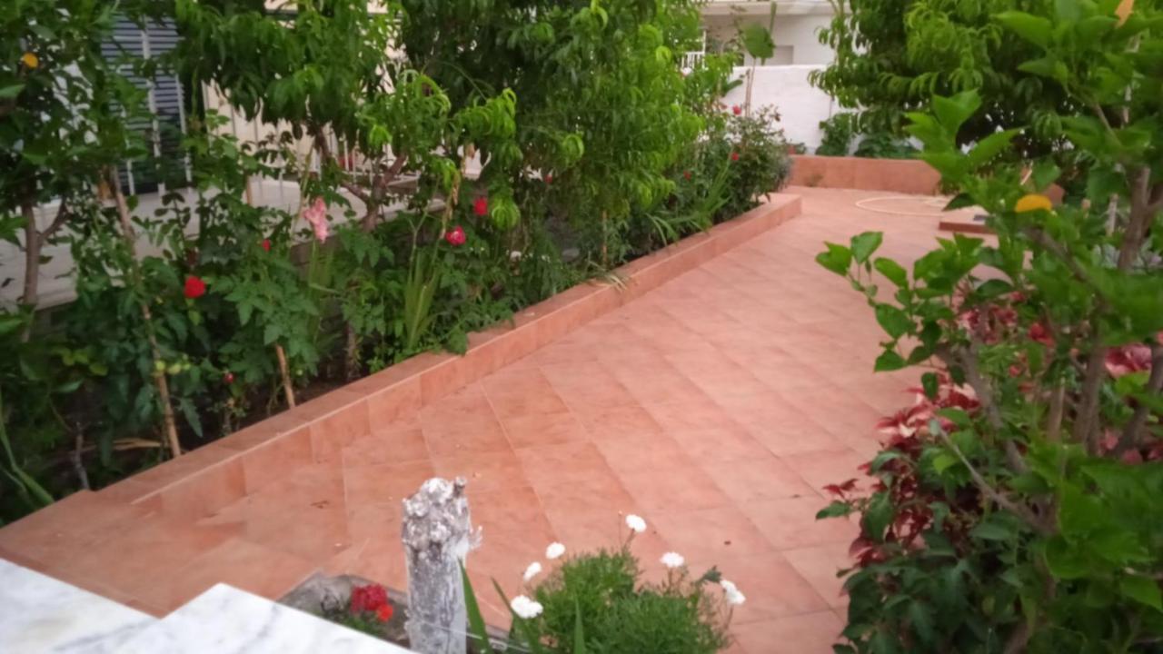 Elenas Garden Apartment *
