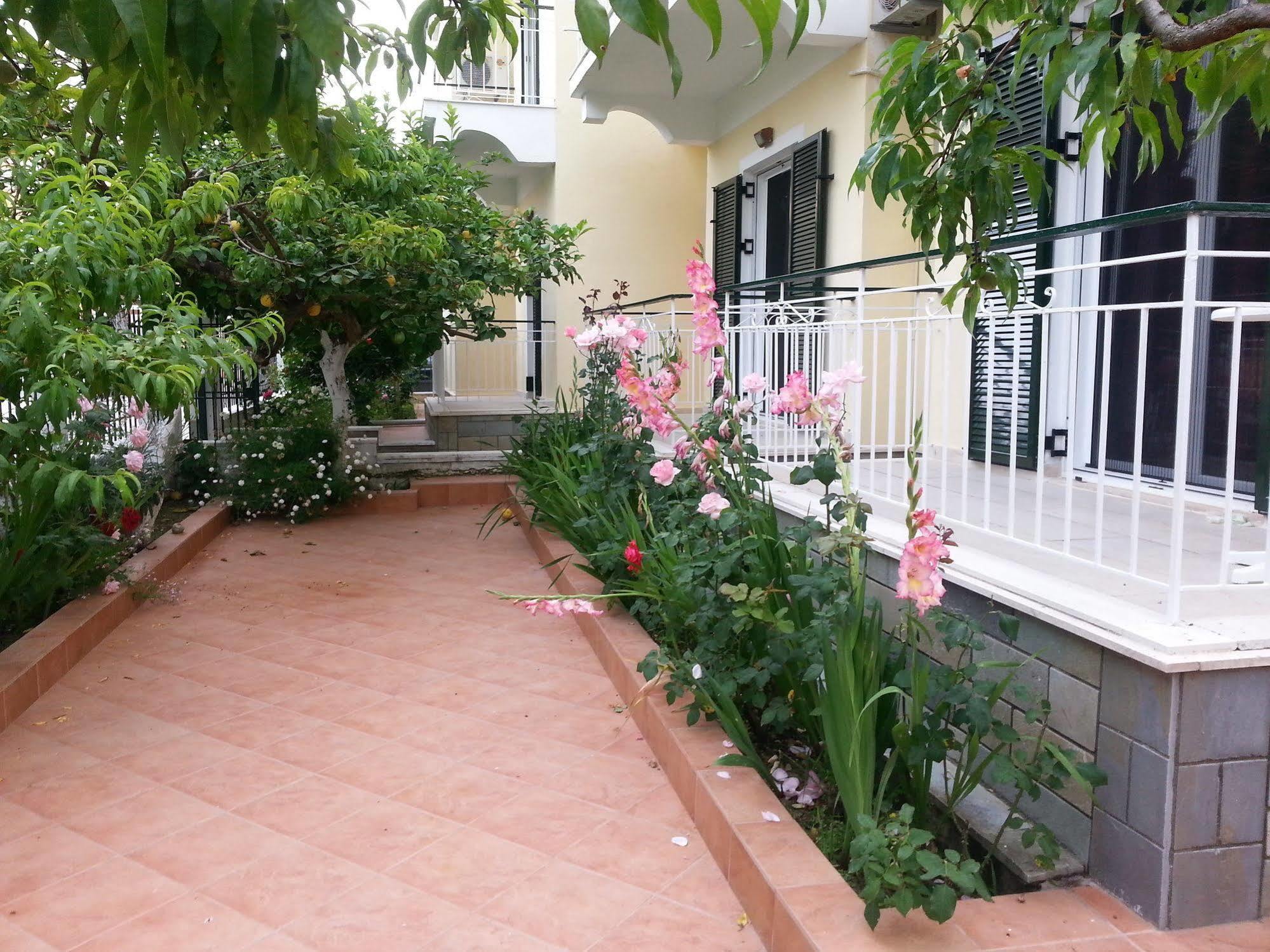 Elenas Garden *