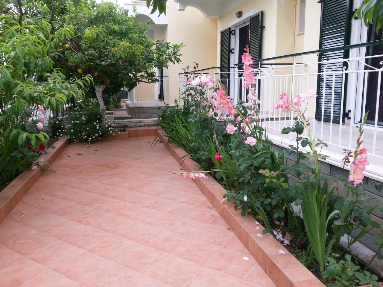 Elenas Garden *
